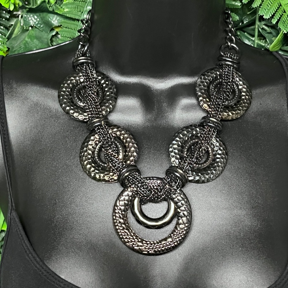Gunmetal Grey Industrial Statement Necklace Hammered Multi Ring Bib Mesh‎ Chain